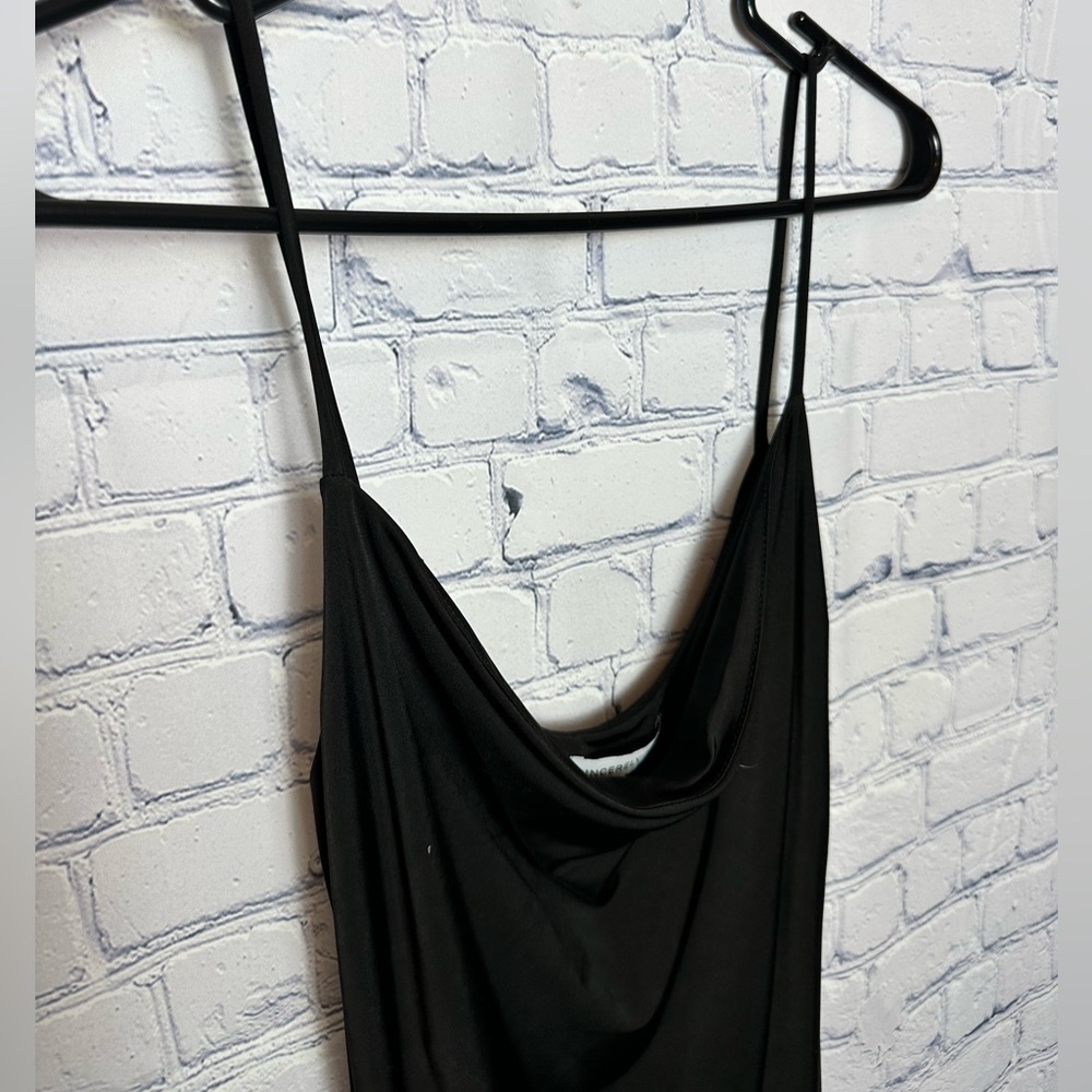 Be the Talk of the Party with Our Sleek and Sexy Black Midi Dress! - Picture 2 of 5
